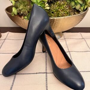 CLARKS Elegant Navy Blue Pumps/Heels Womens Size 8 Comfort Soft Classic Chic
